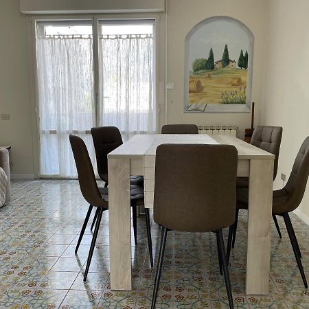 Stefano'S Guests House: 2 Bedrooms & Parking In Viareggio Exteriör bild