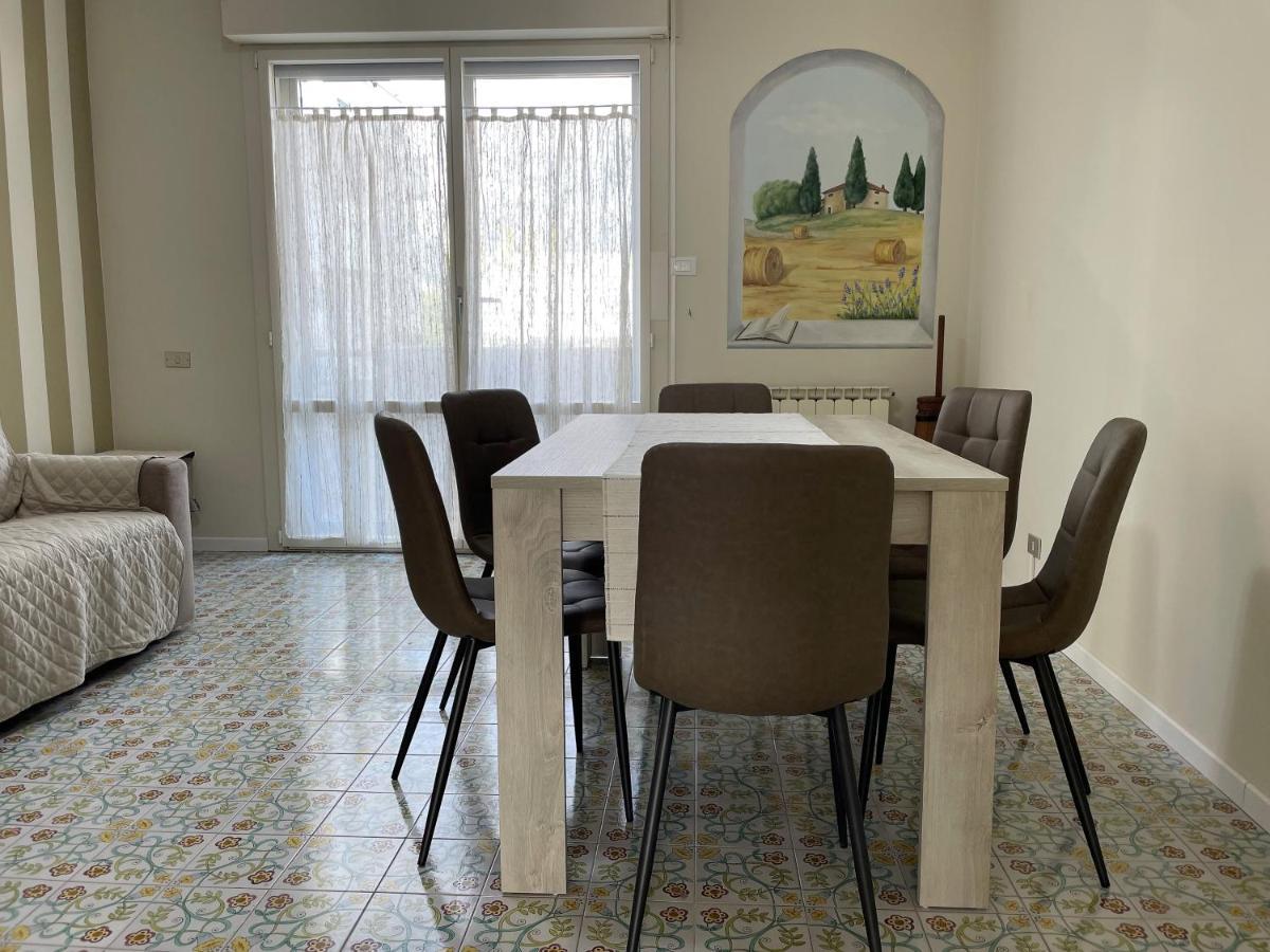 Stefano'S Guests House: 2 Bedrooms & Parking In Viareggio Exteriör bild