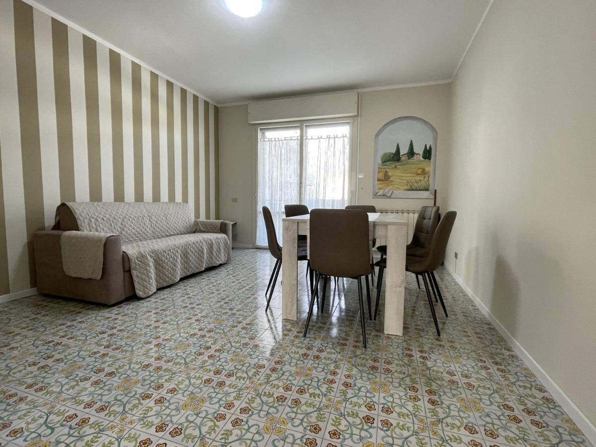 Stefano'S Guests House: 2 Bedrooms & Parking In Viareggio Exteriör bild